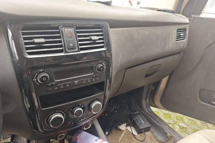 Used Wuling Rongguang V 2016 1.2L Standard Version Audio And AC Panel