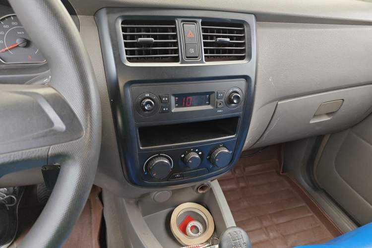 Used Wuling Rongguang V 2016 1.2L Practical Version Audio And AC Panel