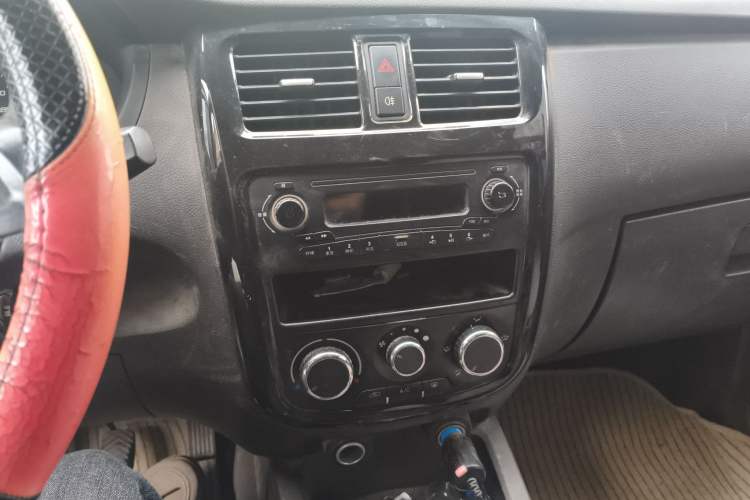 Used Wuling Rongguang V 2016 1.5L Standard Version Audio And AC Panel