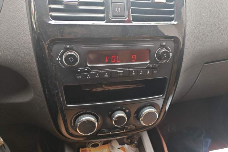 Used Wuling Rongguang V 2016 1.5L Standard Version Audio And AC Panel