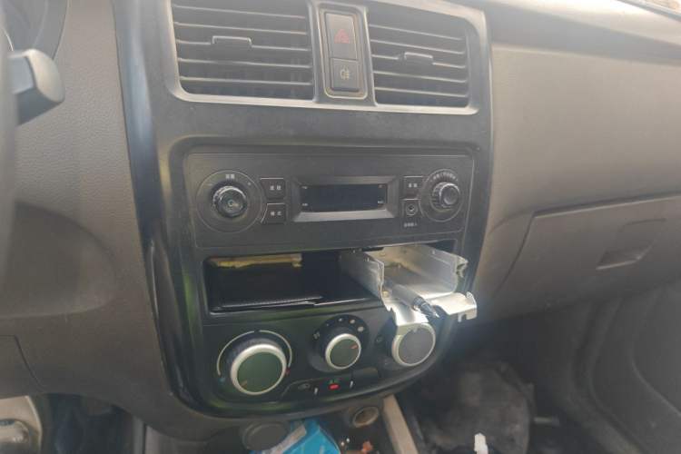 Used Wuling Rongguang V 2016 1.2L Practical Model Non-Power-Assisted Audio And AC Panel