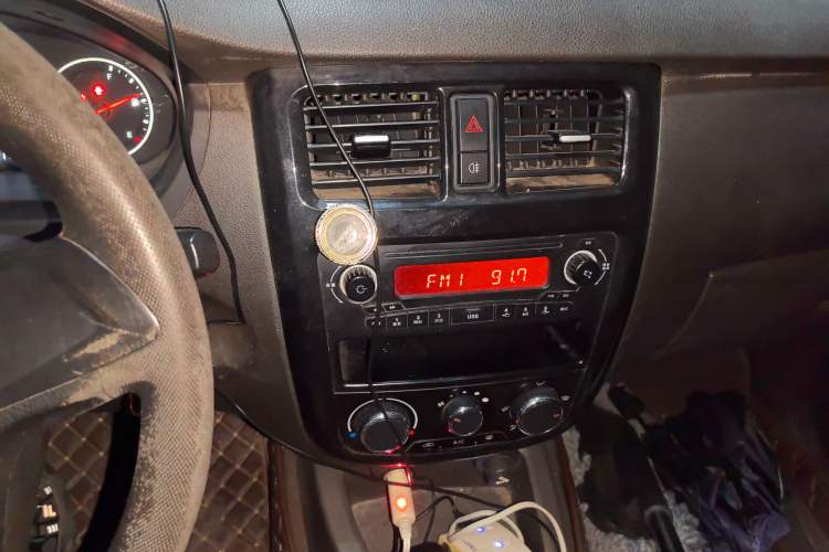 Used Wuling Rongguang V 2016 1.5L Standard Version Audio And AC Panel