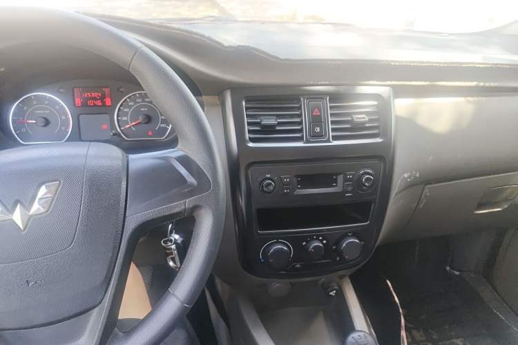 Used Wuling Rongguang V 2016 1.2L Practical Model Non-Power-Assisted Audio And AC Panel