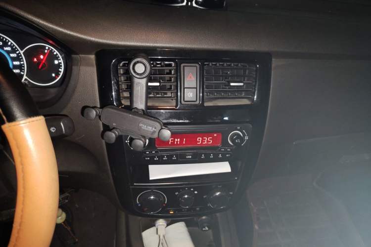 Used Wuling Rongguang V 2016 1.5L Standard Version Audio And AC Panel