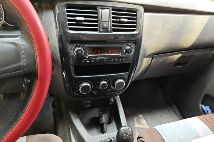 Used Wuling Rongguang V 2016 1.5L Standard Version Audio And AC Panel