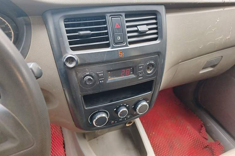 Used Wuling Rongguang V 2016 1.5L Practical Version Audio And AC Panel