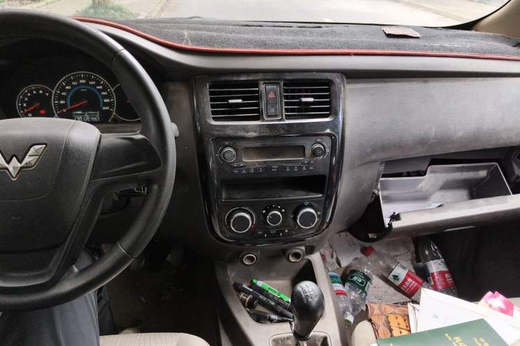 Used Wuling Rongguang V 2016 1.2L Standard Version Audio And AC Panel