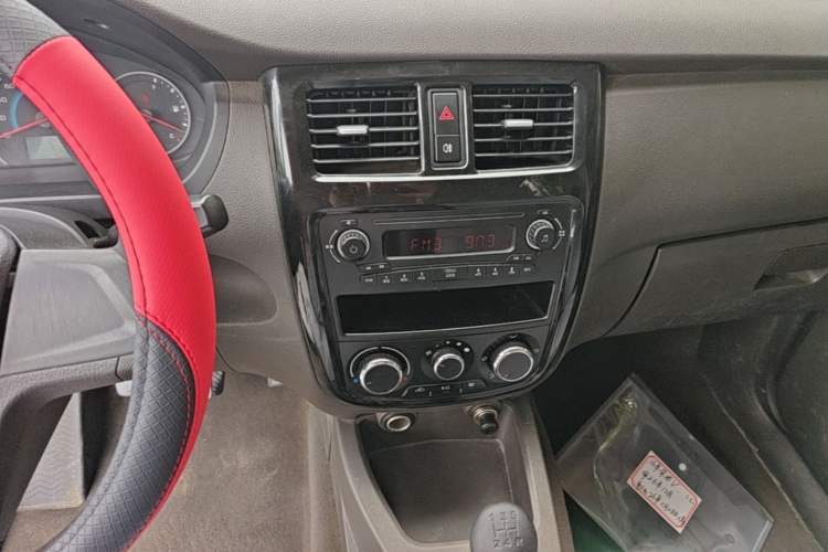 Used Wuling Rongguang V 2016 1.2L Standard Version Audio And AC Panel