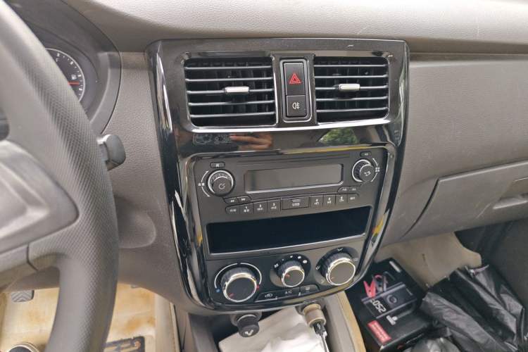 Used Wuling Rongguang V 2016 1.5L Standard Version Audio And AC Panel