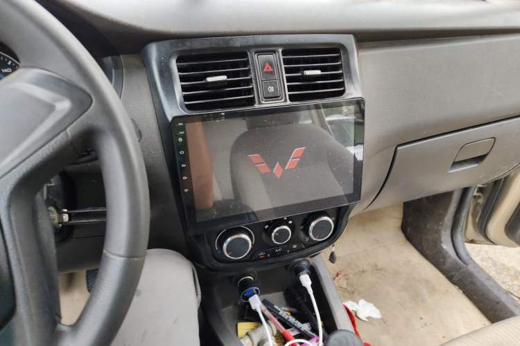 Used Wuling Rongguang V 2016 1.5L Standard Version Audio And AC Panel