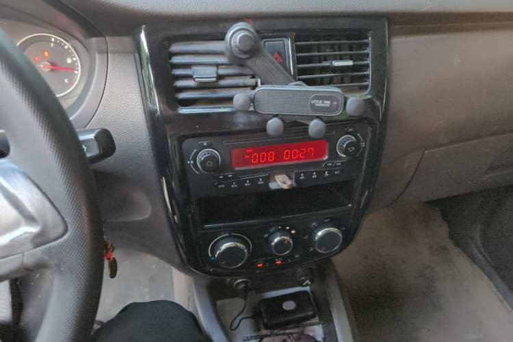 Used Wuling Rongguang V 2016 1.5L Standard Version Audio And AC Panel