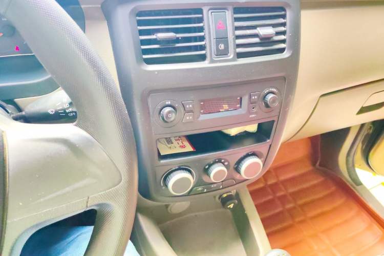 Used Wuling Rongguang V 2016 1.2L Practical Version Audio And AC Panel