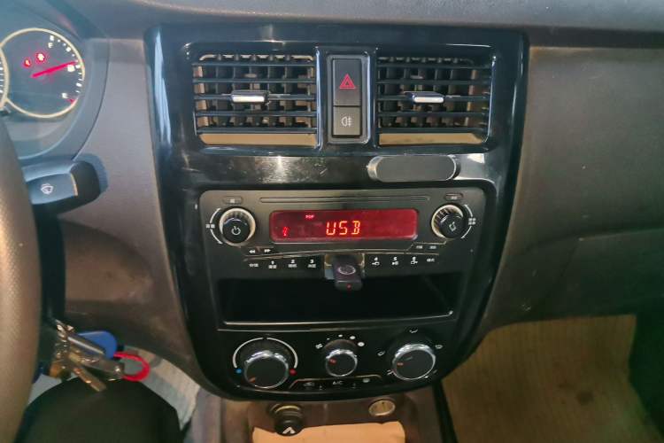 Used Wuling Rongguang V 2016 1.5L Standard Version Audio And AC Panel