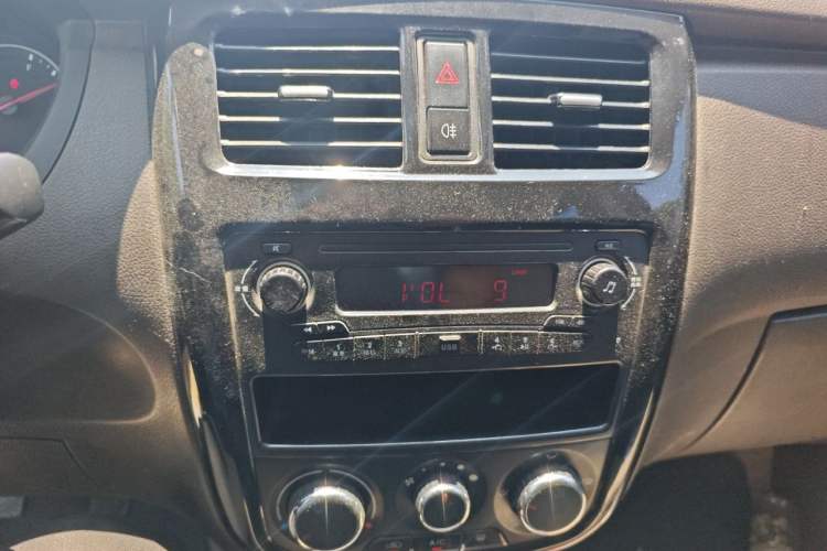 Used Wuling Rongguang V 2016 1.5L Standard Version Audio And AC Panel
