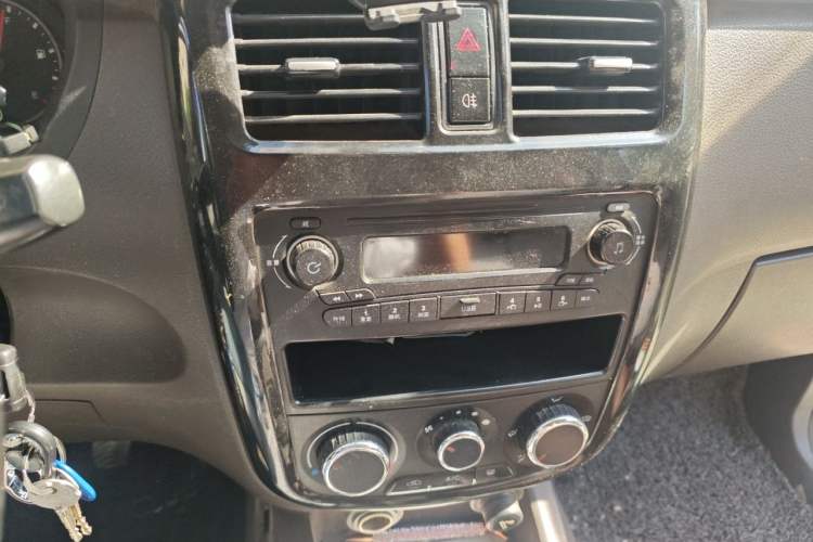 Used Wuling Rongguang V 2016 1.5L Standard Version Audio And AC Panel
