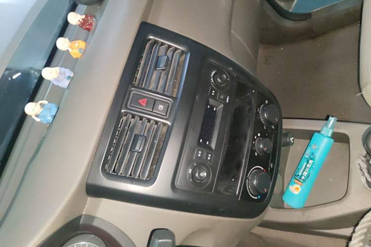 Used Wuling Rongguang V 2016 1.2L Practical Version Audio And AC Panel