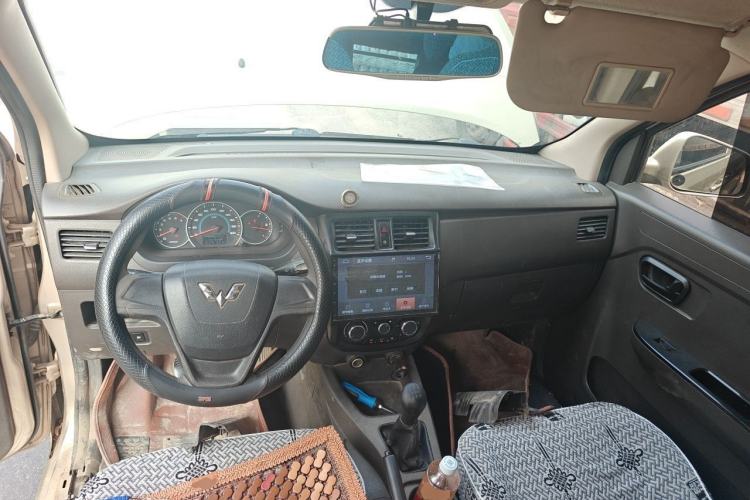 Used Wuling Rongguang V 2016 1.5L Standard Version Center Console