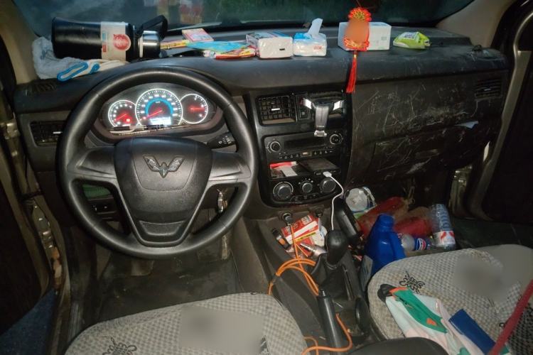 Used Wuling Rongguang V 2016 1.5L Standard Version Center Console