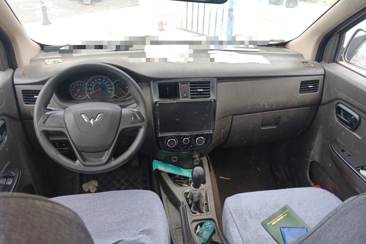 Used Wuling Rongguang V 2016 1.5L Standard Version Center Console