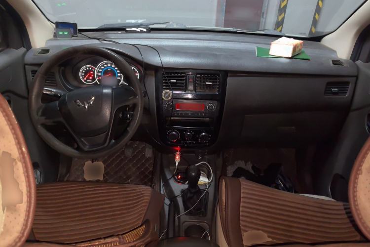 Used Wuling Rongguang V 2016 1.5L Standard Version Center Console