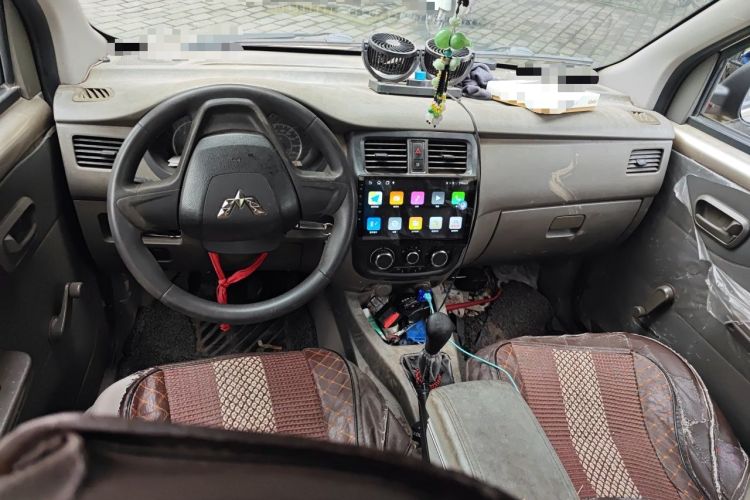 Used Wuling Rongguang V 2016 1.5L Practical Version Center Console
