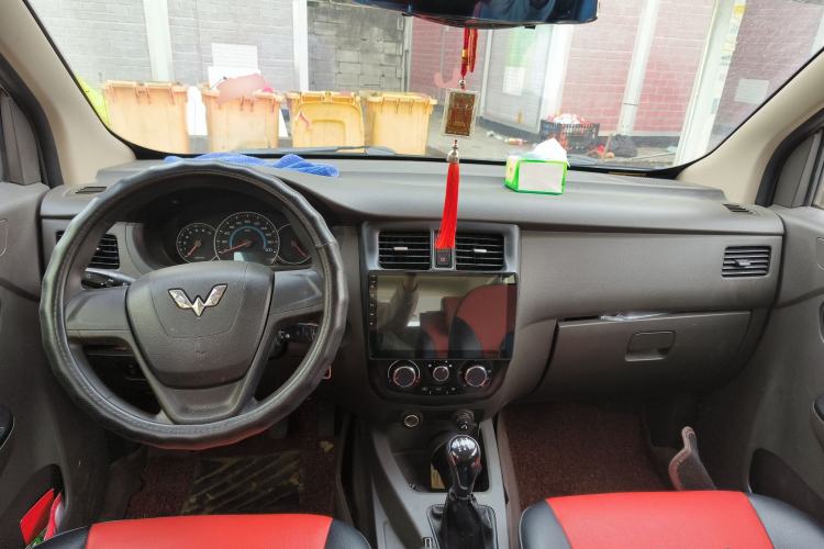 Used Wuling Rongguang V 2016 1.5L Standard Version Center Console