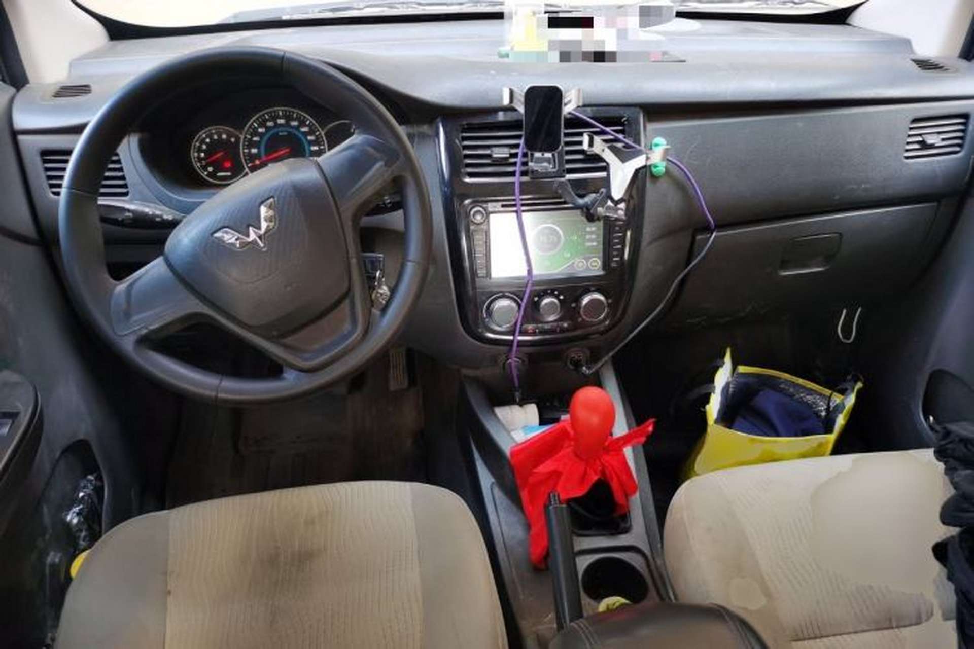 Used Wuling Rongguang V 2016 1.5L Standard Version Center Console