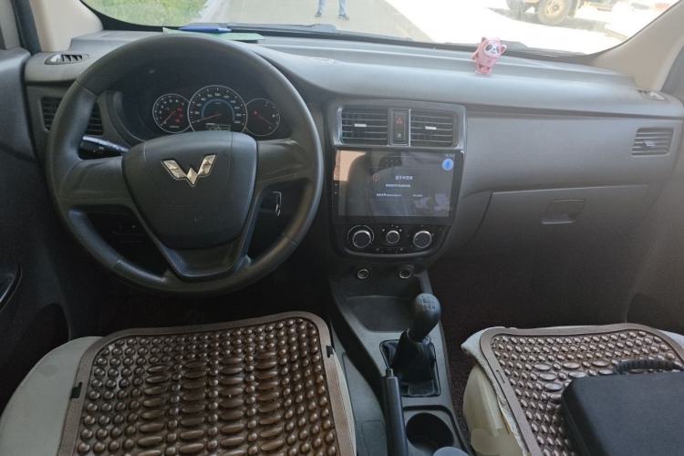 Used Wuling Rongguang V 2016 1.5L Standard Version Center Console