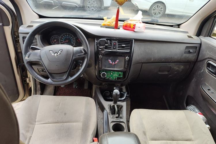 Used Wuling Rongguang V 2016 1.2L Practical Version Center Console