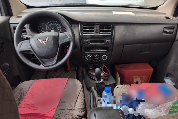 Used Wuling Rongguang V 2016 1.5L Standard Version Center Console