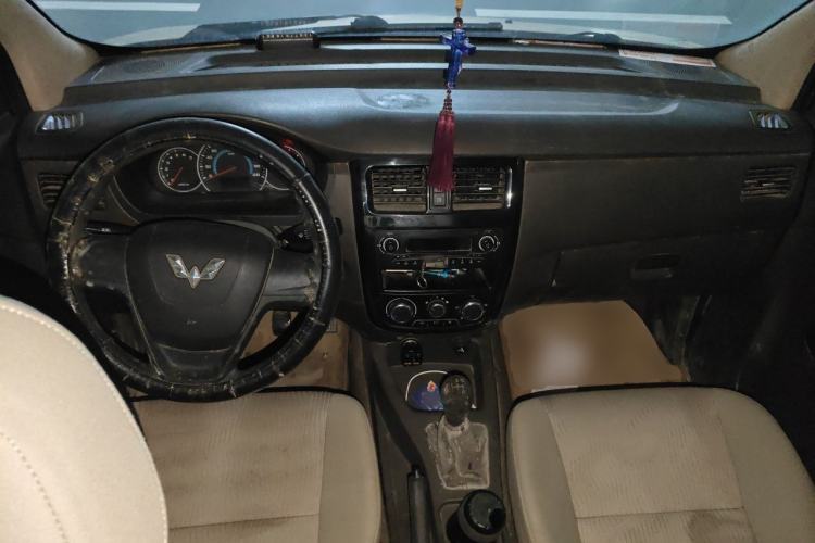 Used Wuling Rongguang V 2016 1.5L Standard Version Center Console
