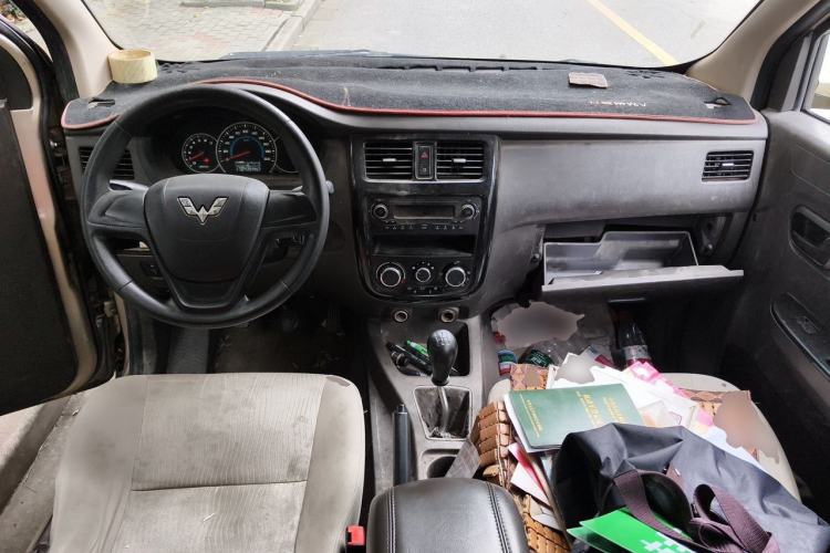 Used Wuling Rongguang V 2016 1.2L Standard Version Center Console