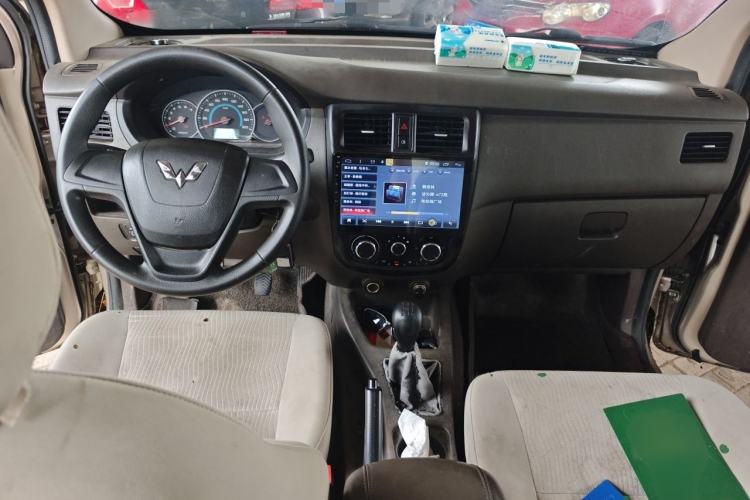 Used Wuling Rongguang V 2016 1.5L Standard Version Center Console