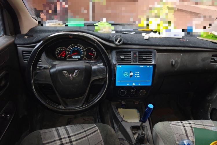 Used Wuling Rongguang V 2016 1.2L Standard Version Center Console