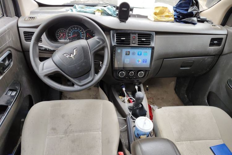 Used Wuling Rongguang V 2016 1.5L Standard Version Center Console