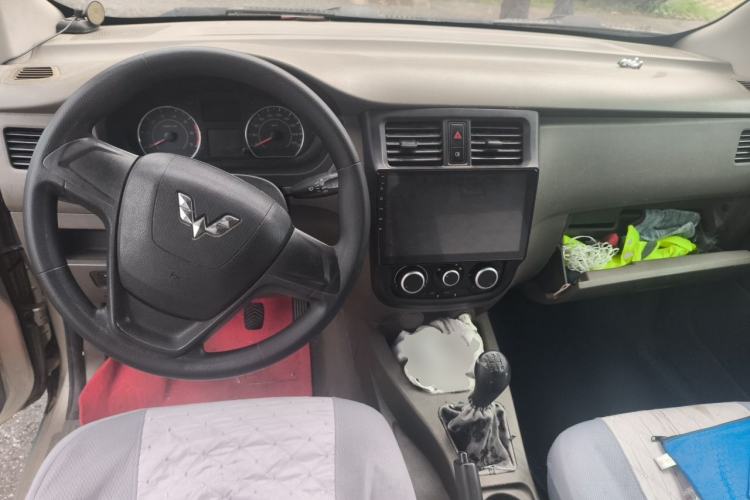 Used Wuling Rongguang V  Center Console