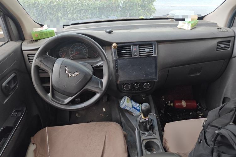 Used Wuling Rongguang V 2016 1.5L Standard Version Center Console