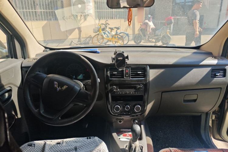 Used Wuling Rongguang V 2016 1.5L Standard Version Center Console