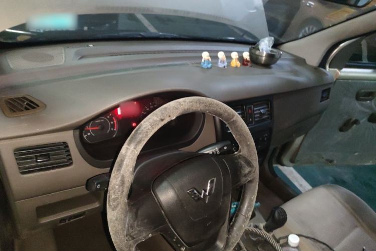 Used Wuling Rongguang V 2016 1.2L Practical Version Center Console