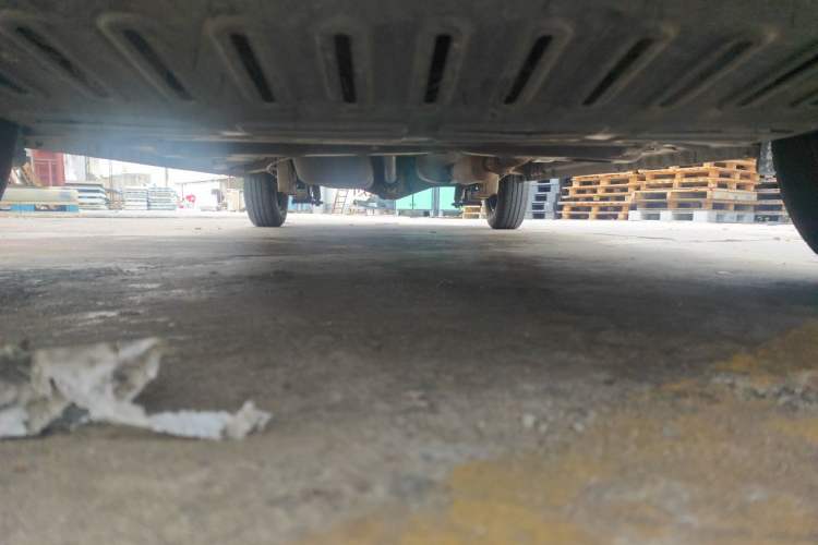Used Wuling Rongguang V 2016 1.5L Practical Version Non-Power-Assisted Chassis Front
