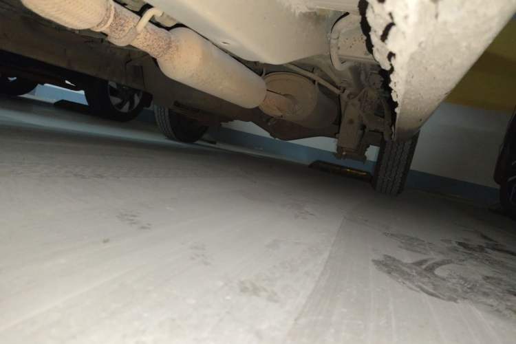 Used Wuling Rongguang V 2016 1.5L Practical Version Non-Power-Assisted Chassis Front Left