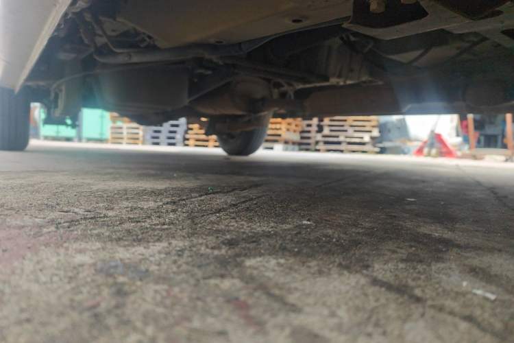 Used Wuling Rongguang V 2016 1.5L Practical Version Non-Power-Assisted Chassis Front Right