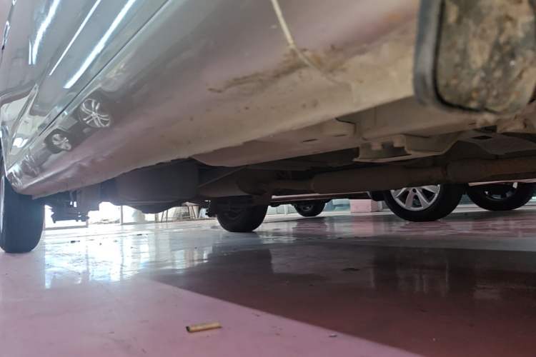Used Wuling Rongguang V 2016 1.5L Practical Version Chassis Front Right