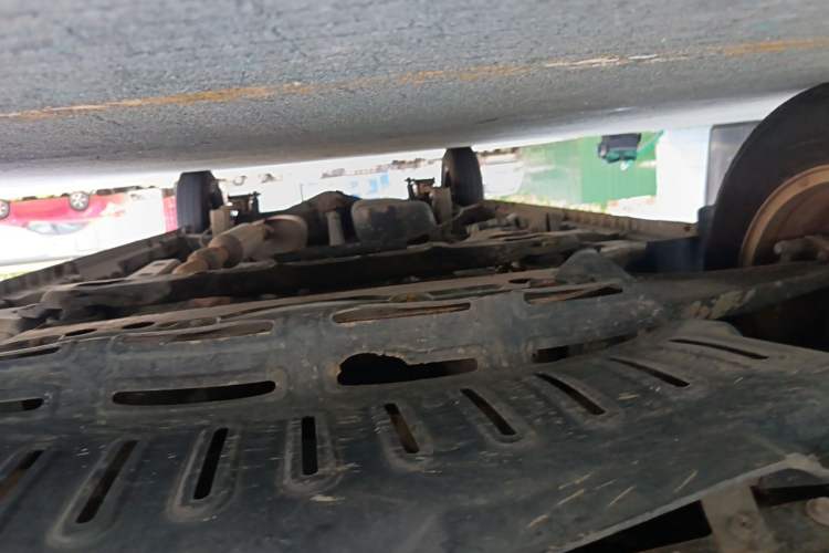 Used Wuling Rongguang V 2016 1.5L Practical Version Non-Power-Assisted Chassis Front
