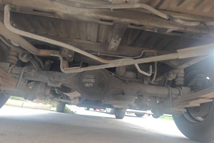 Used Wuling Rongguang V 2016 1.2L Practical Model Non-Power-Assisted Chassis Rear