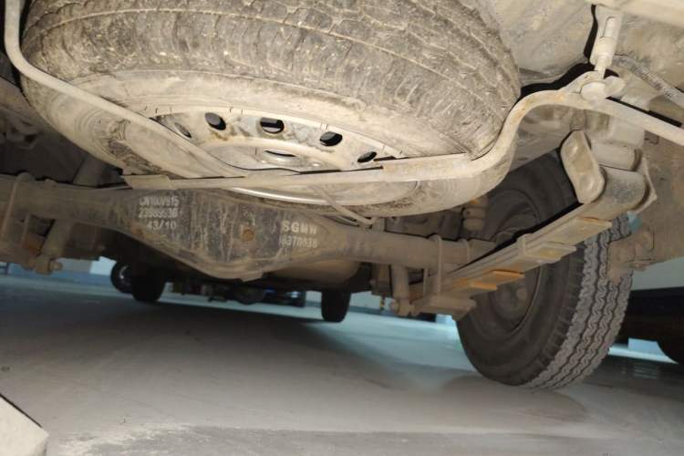 Used Wuling Rongguang V 2016 1.5L Practical Version Non-Power-Assisted Chassis Rear
