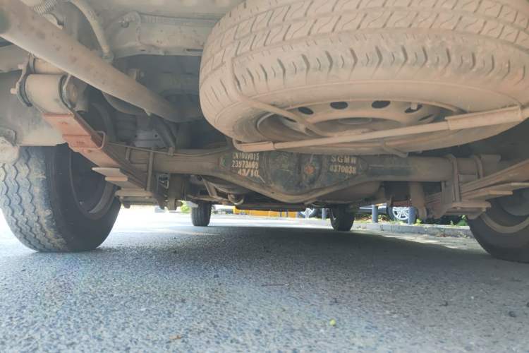 Used Wuling Rongguang V 2016 1.5L Practical Version Non-Power-Assisted Chassis Rear