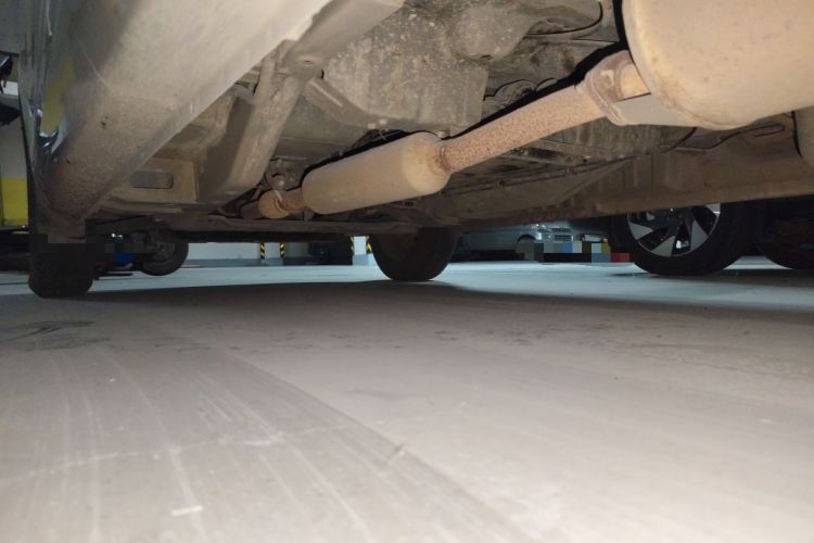 Used Wuling Rongguang V 2016 1.5L Practical Version Non-Power-Assisted Chassis Rear Left