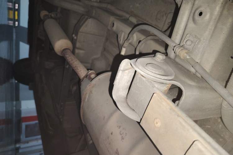 Used Wuling Rongguang V 2016 1.5L Standard Version Chassis Rear Left