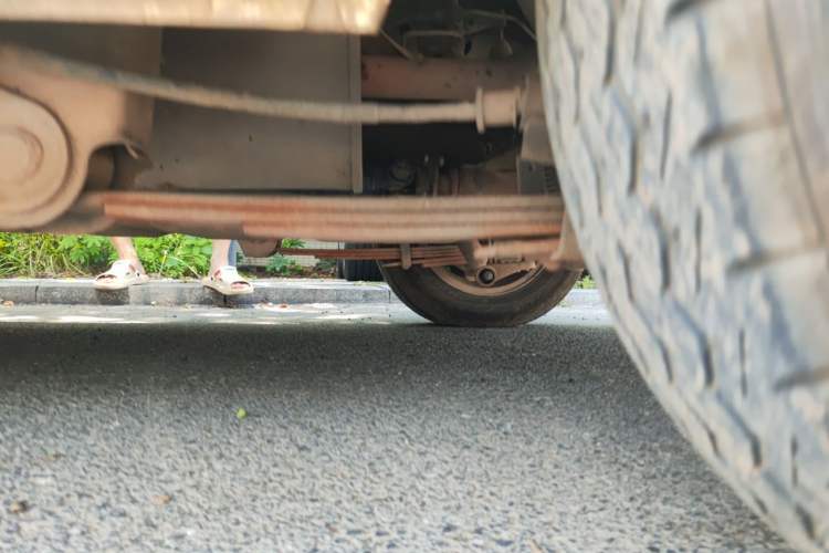 Used Wuling Rongguang V 2016 1.5L Practical Version Non-Power-Assisted Chassis Rear Left